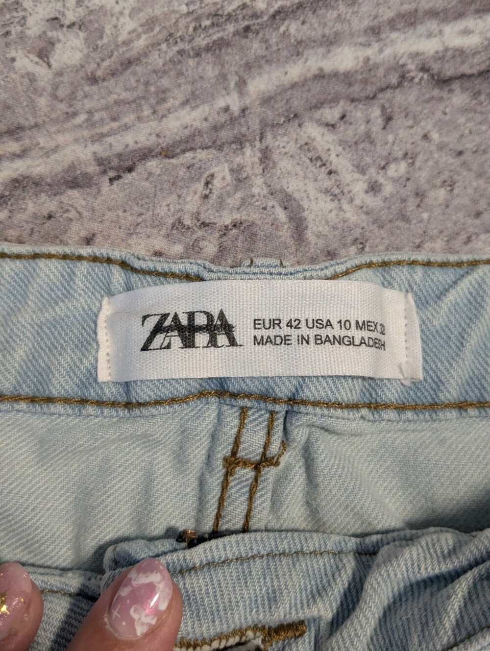 BNWT Zara Pale Blue Denim Jeans with Contrast Stitching